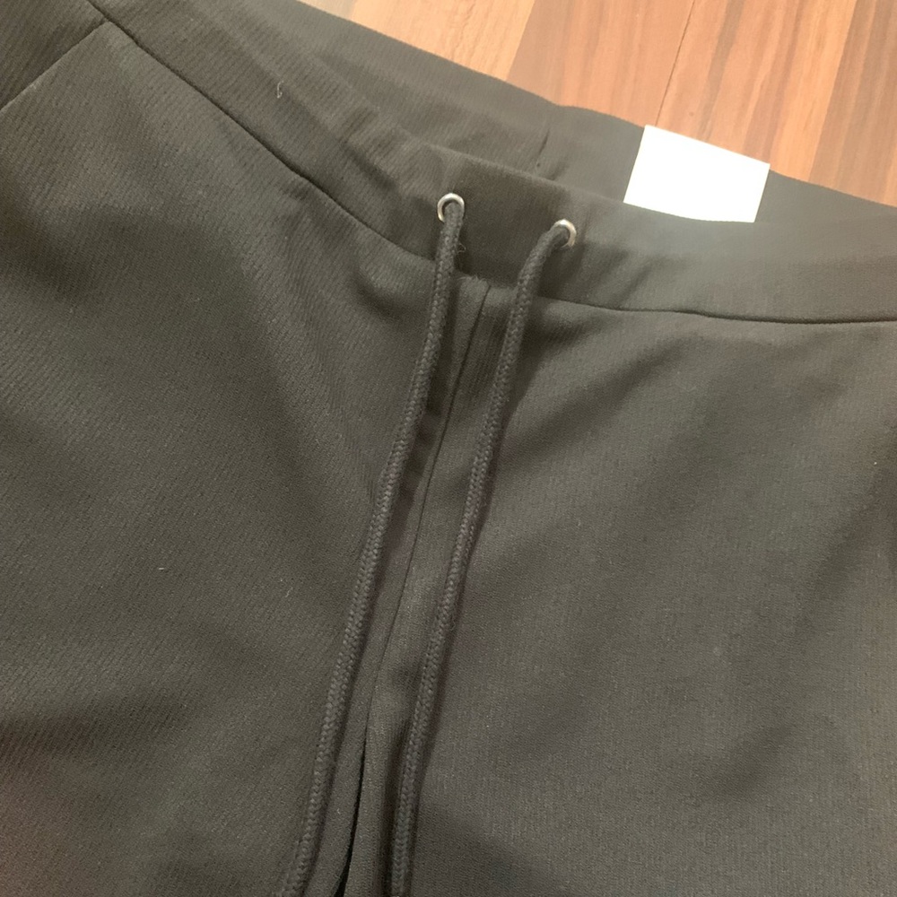 Brand New! Anne Klein Wipe leg crop pants. - Picture 3 of 7
